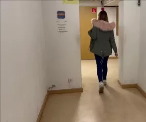 Lia Fox - Creampie in der Uni Vom Hausmeister erwischt und trotzdem weitergefickt