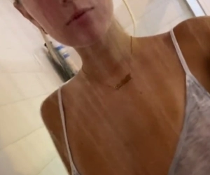 [OnlyFans] Aubrey Chesna - Showering Leaked